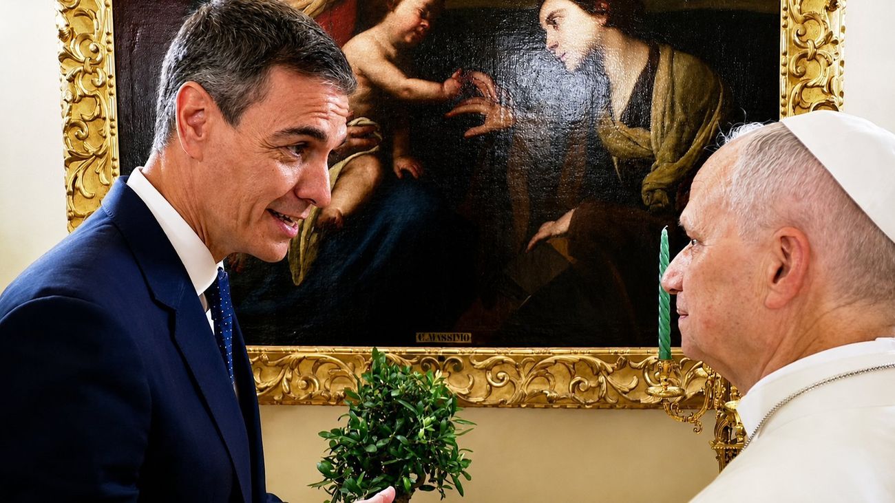 Sánchez regala a León XIV un bonsái de olivo español