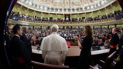 León XIV recibido con honores en el Congreso y despedido con siete minutos de aplausos