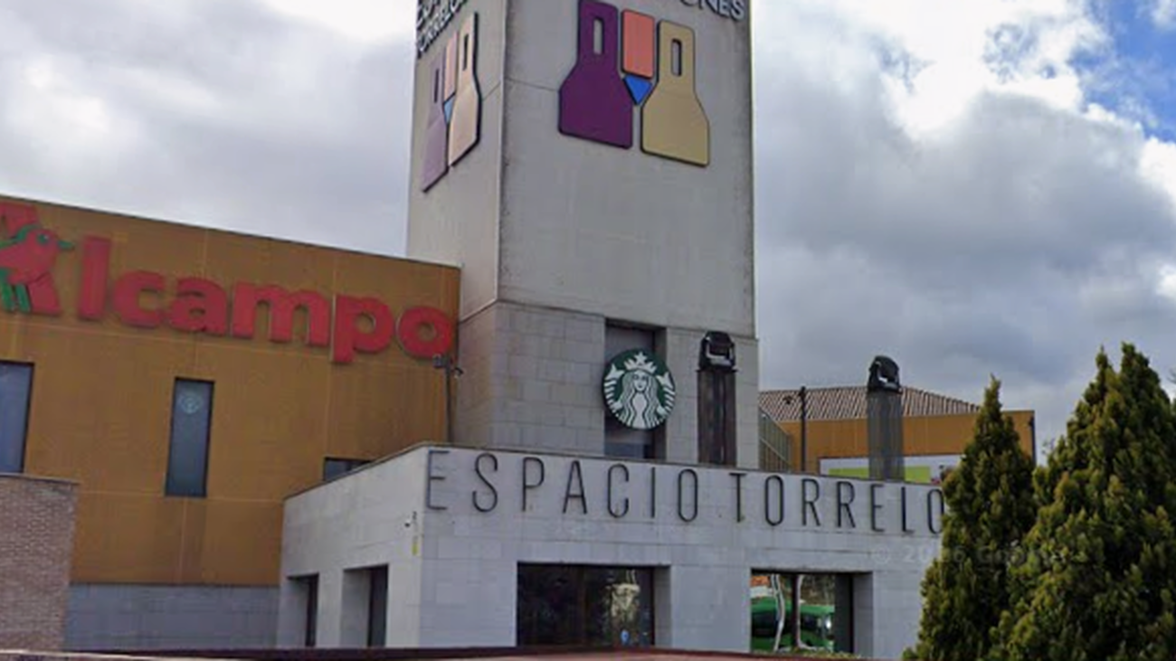 Encapuchados armados atracan una joyería en un centro comercial de Torrelodones