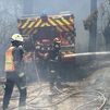 Otro incendio de arizónicas obliga a confinar varios chalés en Villaviciosa