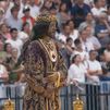 Imagen para la historia: la Almudena y Jesús de Medinaceli procesionan en el Bernabéu