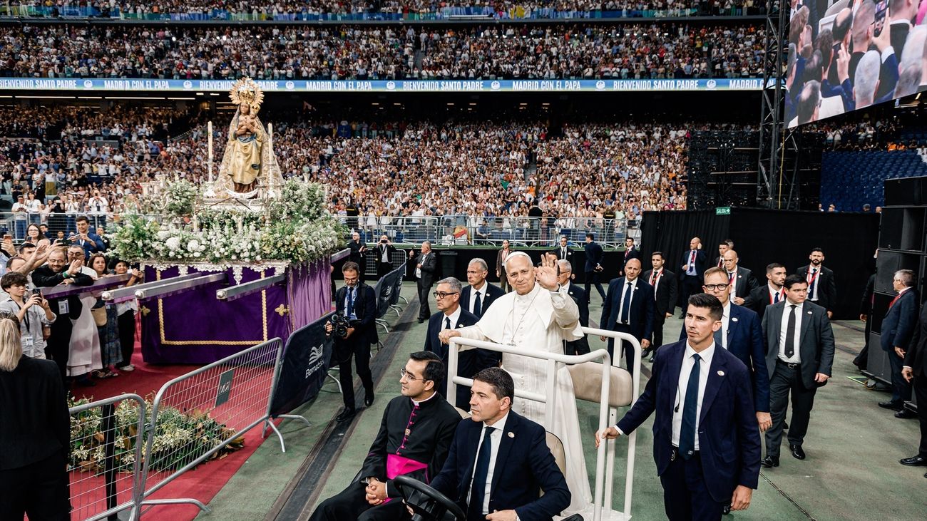León XIV, ante 80.000 fieles en el Bernabéu: "¡La Iglesia de Madrid ha hecho un golazo para siempre!"