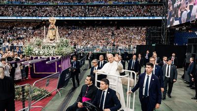 León XIV, ante 80.000 fieles en el Bernabéu: "¡La Iglesia de Madrid ha hecho un golazo para siempre!"