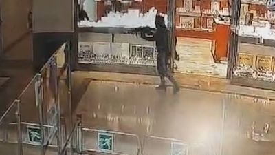 Las espectaculares imágenes del atraco a mano armada de una joyería en Torrelodones