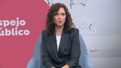 Ayuso cree que las agendas de Leire Díez para "perseguir a jueces y adversarios" pasarán "a los libros de historia"
