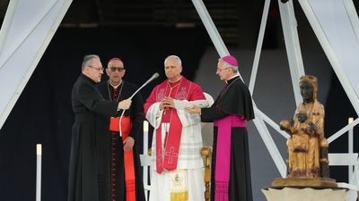 El Papa critica "la idolatría" de la productividad en la Vigilia del estadio Olímpico de Barcelona