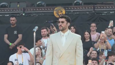 León XIV saludó a Bad Bunny y a su familia en el Bernabéu