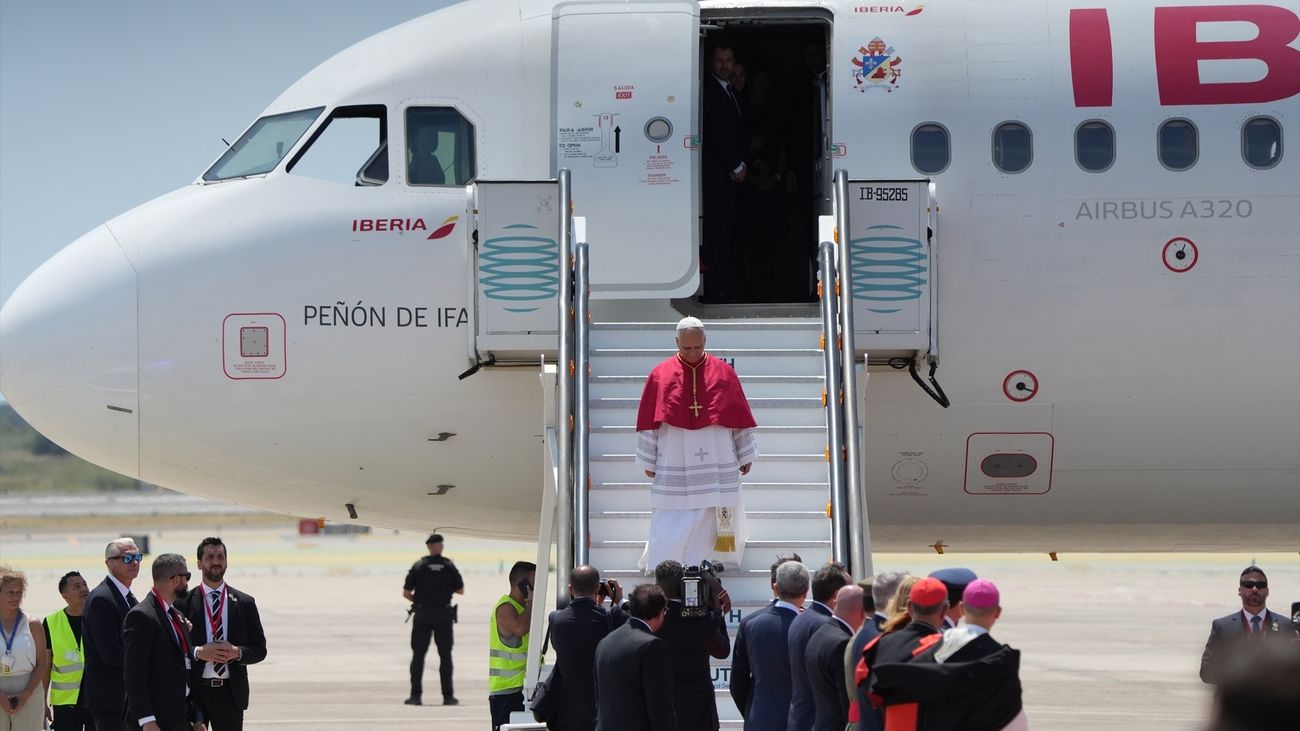El papa León XIV aterriza en Barcelona para iniciar su visita de dos días a Cataluña