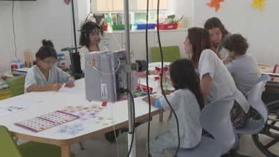 Sesenta años enseñando entre hospitales: el aula del Niño Jesús celebra su aniversario