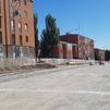 Vecinos del paseo de Extremadura temen que la nueva calzada en superficie esté pegada a las casas