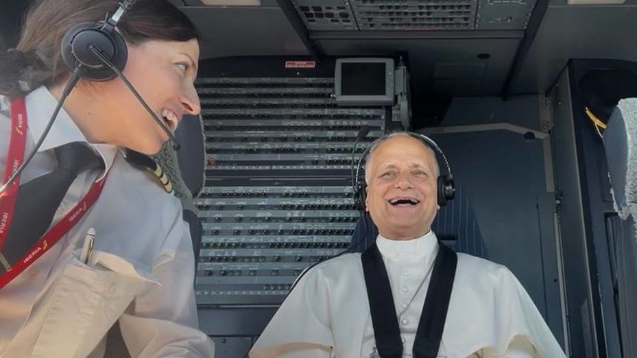 Ángeles Hernández González, la copiloto que llevó a León XIV de Madrid a Barcelona: "Lo recordaré toda la vida”