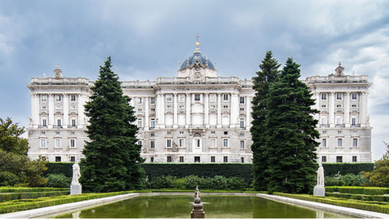 Patrimonio Nacional lanza ocho becas de postgrado para formarse en el Palacio Real