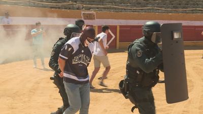 Dos mil niños asisten  a una exhibición de unidades de la Guardia Civil en Cercedilla