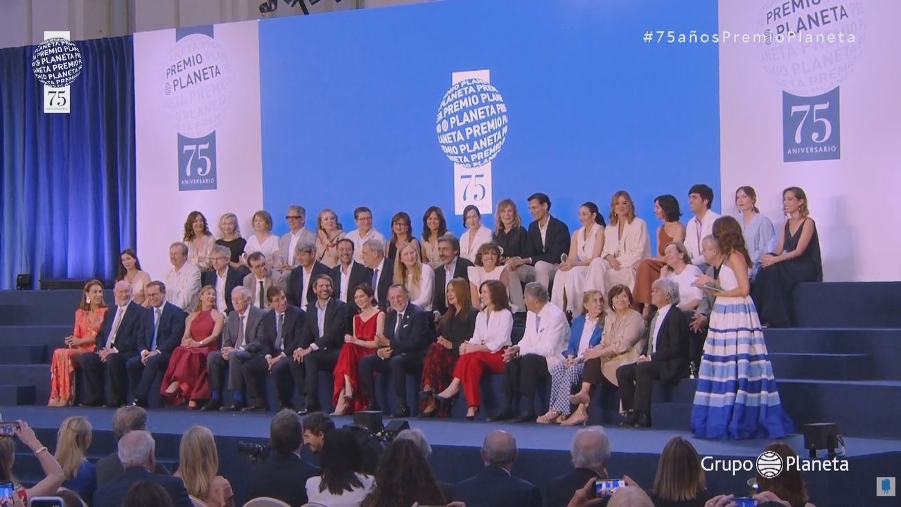 El Grupo Planeta reúne a medio centenar de ganadores para celebrar el 75 aniversario del premio