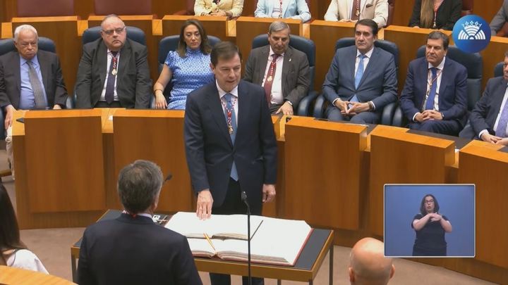 Mañueco toma posesión como presidente de Castilla y Léon y agradece a Vox "su compromiso"