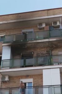 Un incendio en un edificio de Fuenlabrada deja 18 intoxicados por humo