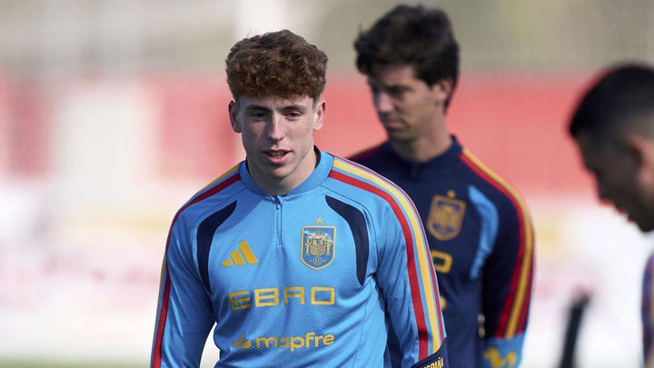 Víctor Muñoz se entrena con el grupo y Luis de la Fuente ya tiene a los 26