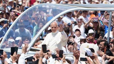El papa León XIV concluye su viaje a España "conmovido por el gran afecto" recibido