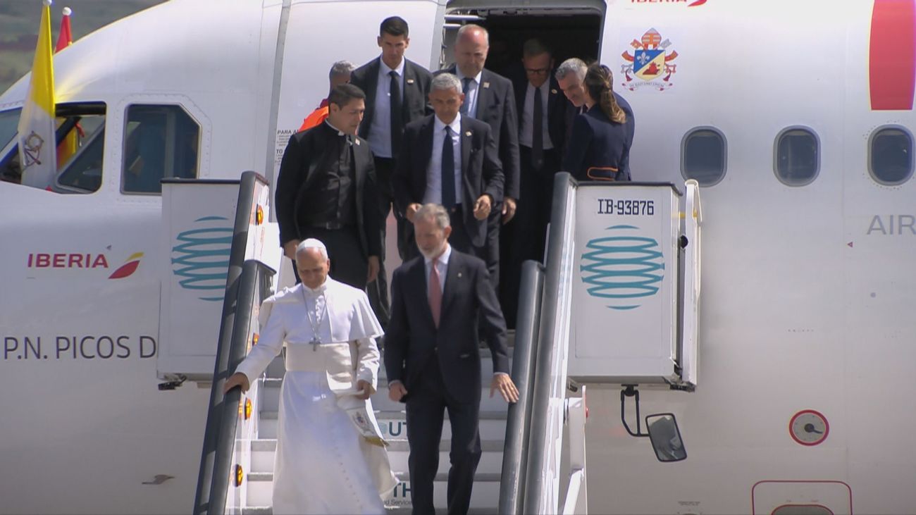 Una incidencia técnica en el avión retrasa el viaje de vuelta del Papa a Roma