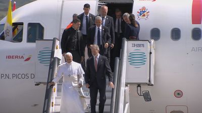 Una incidencia técnica en el avión retrasa el viaje de vuelta del Papa a Roma