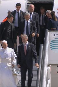 Una incidencia técnica en el avión retrasa el viaje de vuelta del Papa a Roma