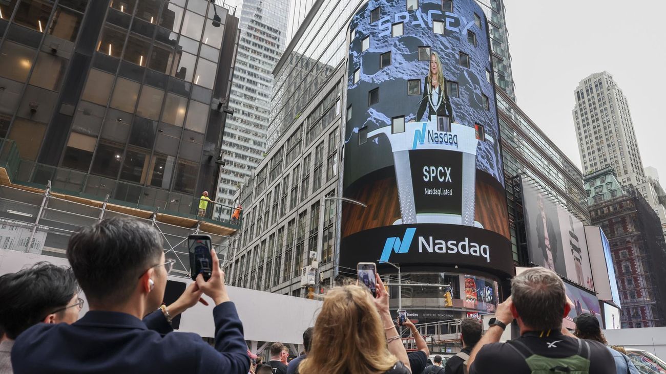 SpaceX sube un 19% en su debut en bolsa y supera los 2 billones de dólares de valoración
