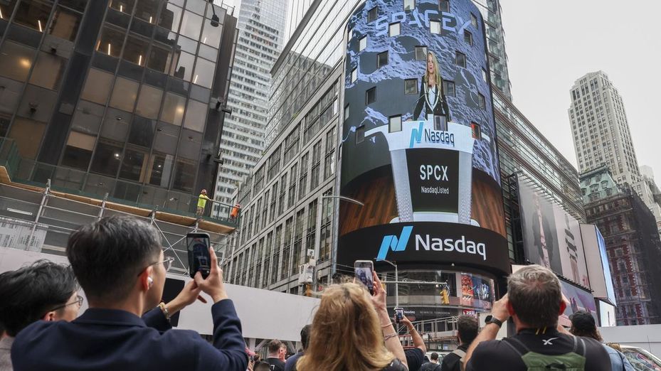 SpaceX sube un 19% en su debut en bolsa y supera los 2 billones de dólares de valoración