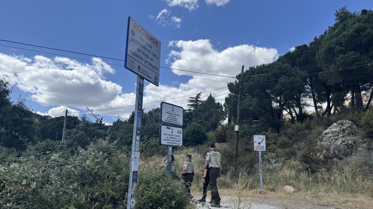 La Comunidad de Madrid inicia una campaña de vigilancia para evitar el baño en zonas protegidas del Parque Nacional de la Sierra de Guadarrama