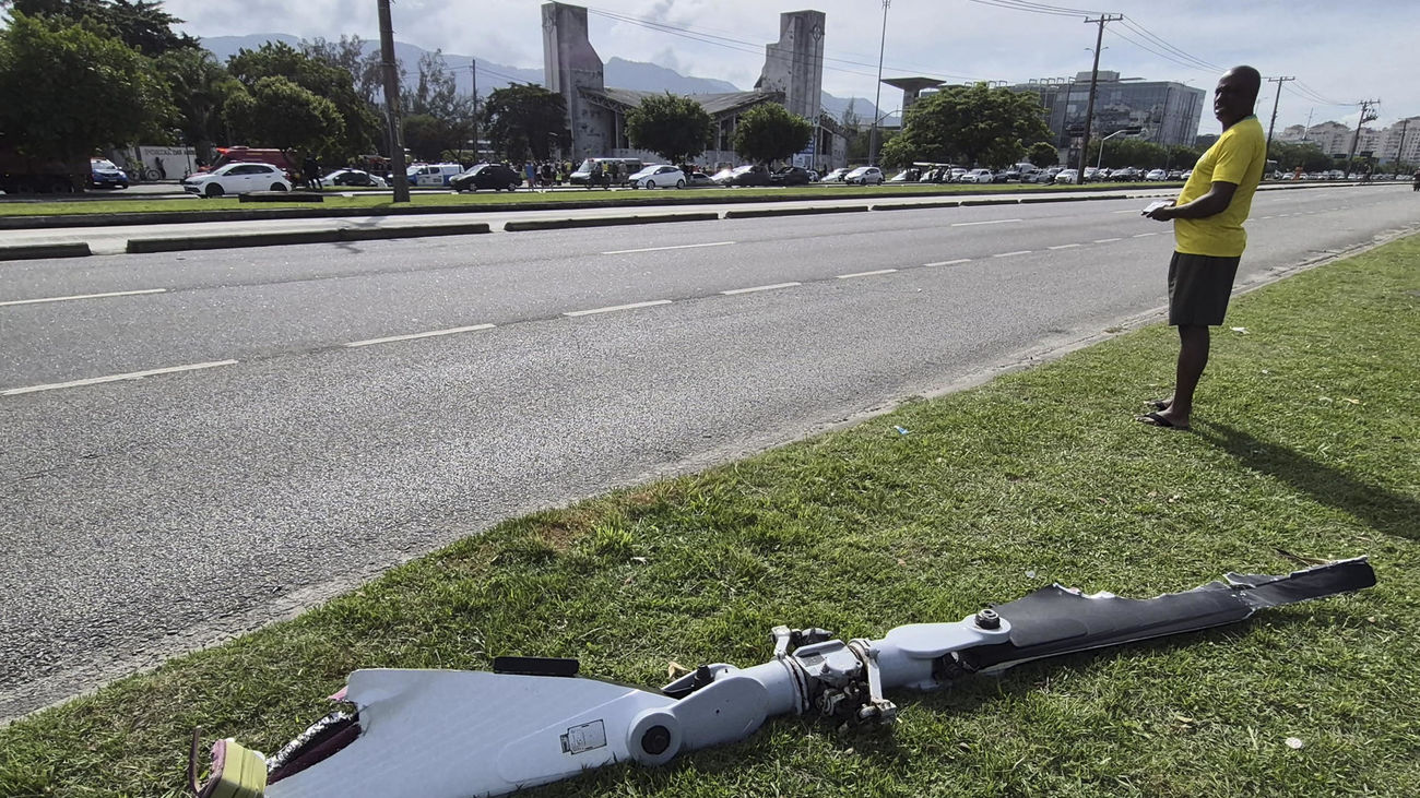 Resto de un helicópteros accidentado en Río de Janeiro que deja seis personas muertas