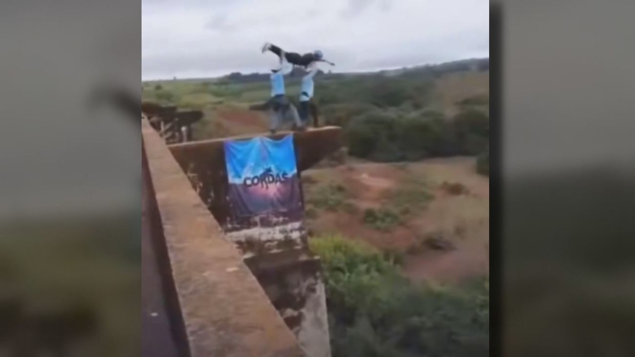 Muere en Brasil una joven de 21 años tras ser lanzada al vacío sin cuerda haciendo 'puenting'