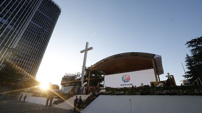 La cruz de la plaza de Lima instalada por la visita del papa se quedará en Madrid