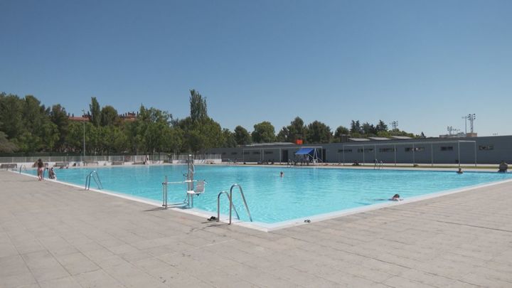 El secreto que esconde bajo el agua la piscina de Orcasitas