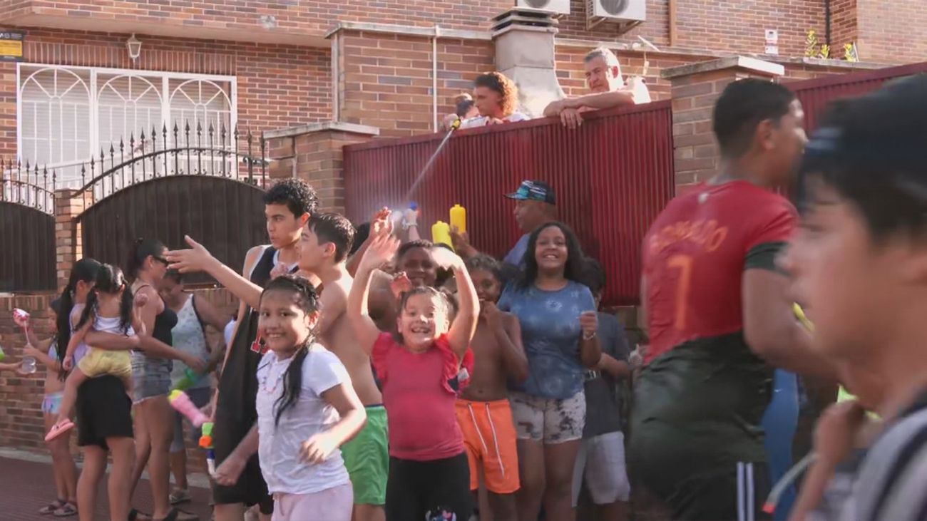 La Gran Fiesta del Agua vuelve a empapar Parla en el día grande de sus fiestas