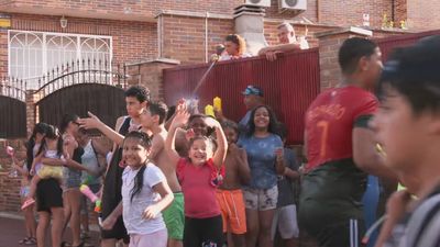 La Gran Fiesta del Agua vuelve a empapar Parla en el día grande de sus fiestas