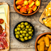 El tapeo, una de las costumbres más arraigadas de España