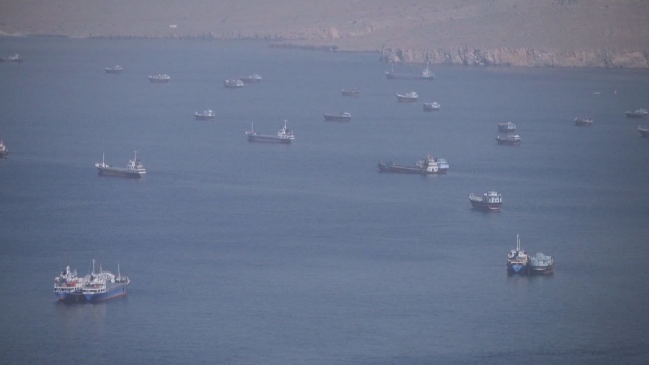 Barcos en el estrecho de Ormuz
