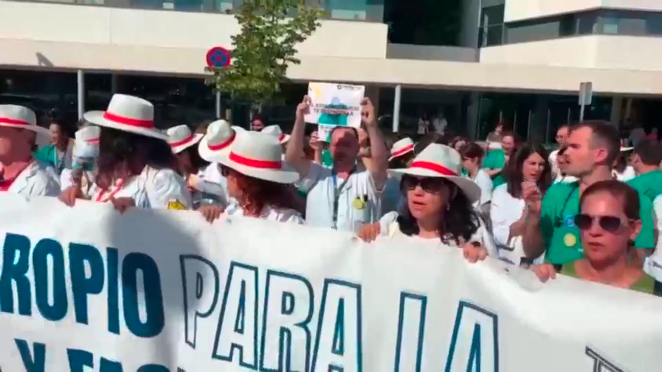 Médicos claman ante el 12 de Octubre por una solución que evite la huelga tras el verano