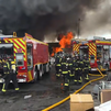 Bomberos trabajan en la extinción de un incendio de chatarra sin heridos en Vicálvaro