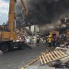 Bomberos trabajan en la extinción de un incendio de chatarra sin heridos en Vicálvaro