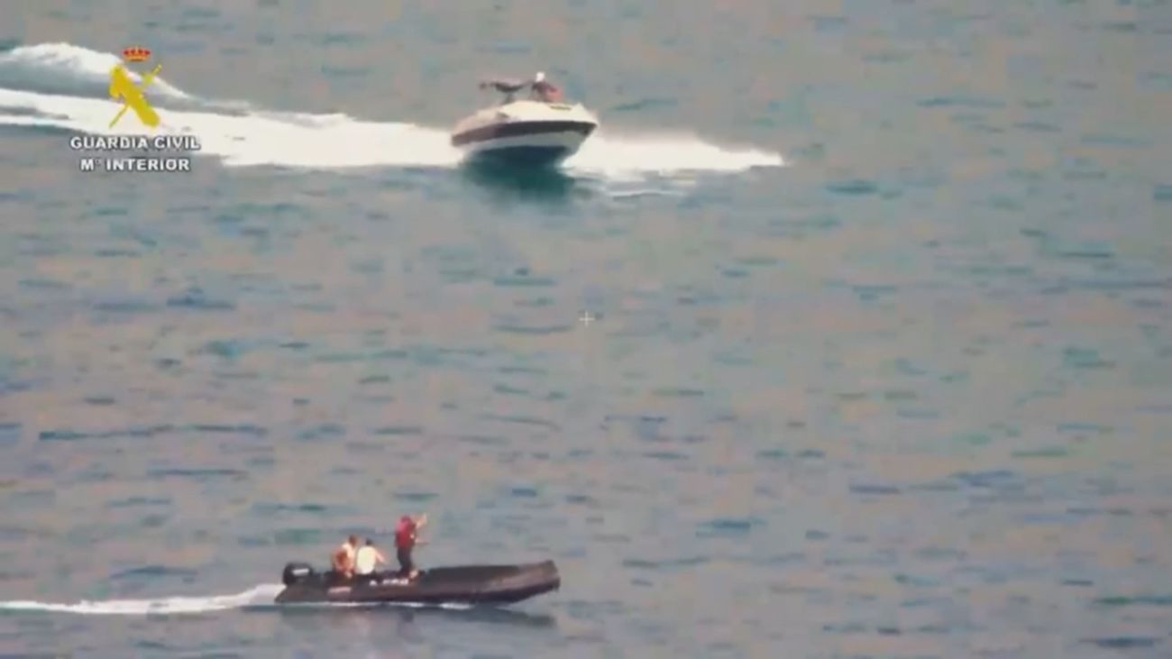 Así interceptó la Guardia Civil una potente motora que hacía de patera en Melilla