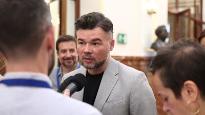 Rufián dice al Gobierno que la gente "merece una izquierda que no dé vergüenza": "Aguantar para nada es tontería"