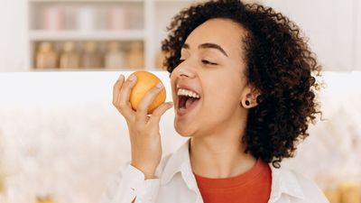 Qué alimentos comer para mantener la piel hidratada y protegida frente al calor