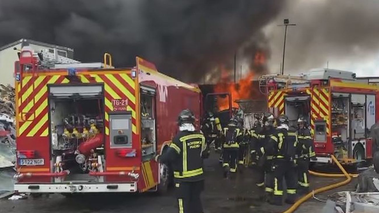 Extinguido el incendio en una chatarrería en Vicálvaro