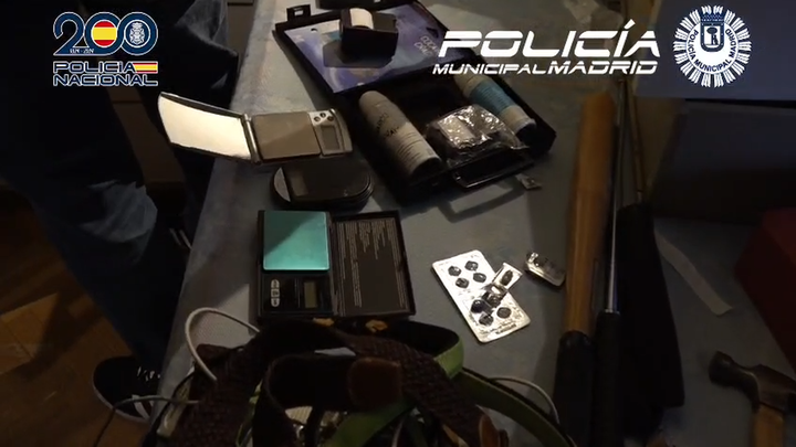 La Policía desarticula un punto de venta de droga en un piso de Moncloa