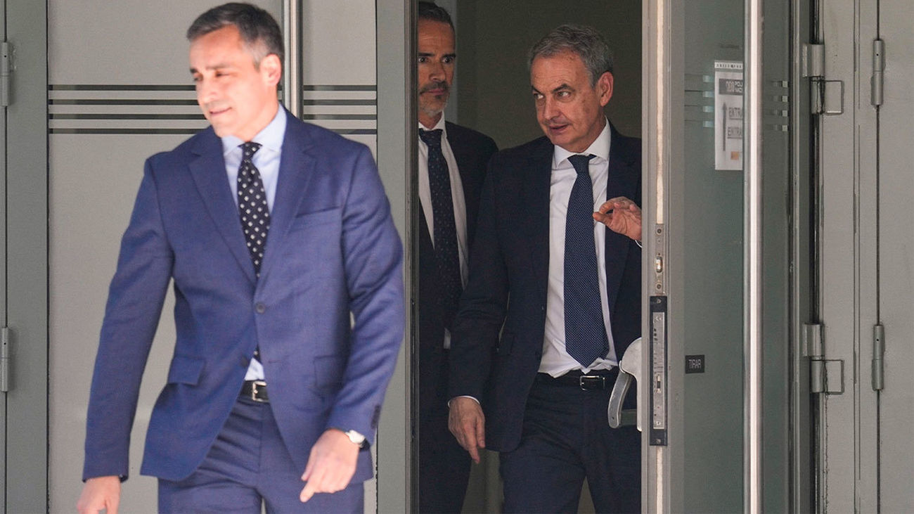 Zapatero, sale sin cautelares, tras negar haber influido en el rescate de Plus Ultra