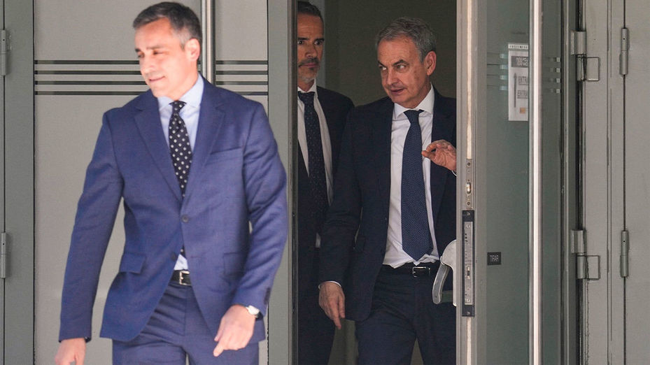 Zapatero, sale sin cautelares, tras negar haber influido en el rescate de Plus Ultra