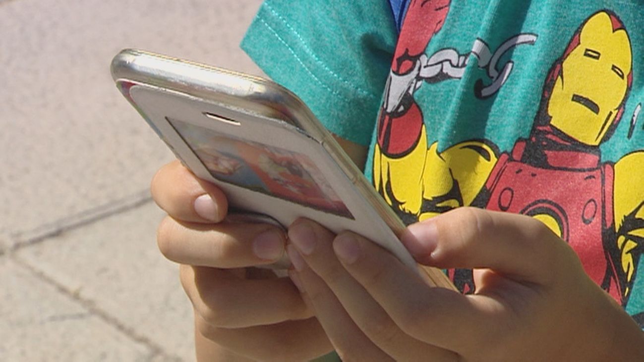 El 39% del alumnado de Secundaria y el 14% de Primaria contactó por Internet con personas desconocidas