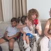 Lola, madre de seis hijos, tres de ellos adoptados con discapacidad: “Se han gestado en el corazón”