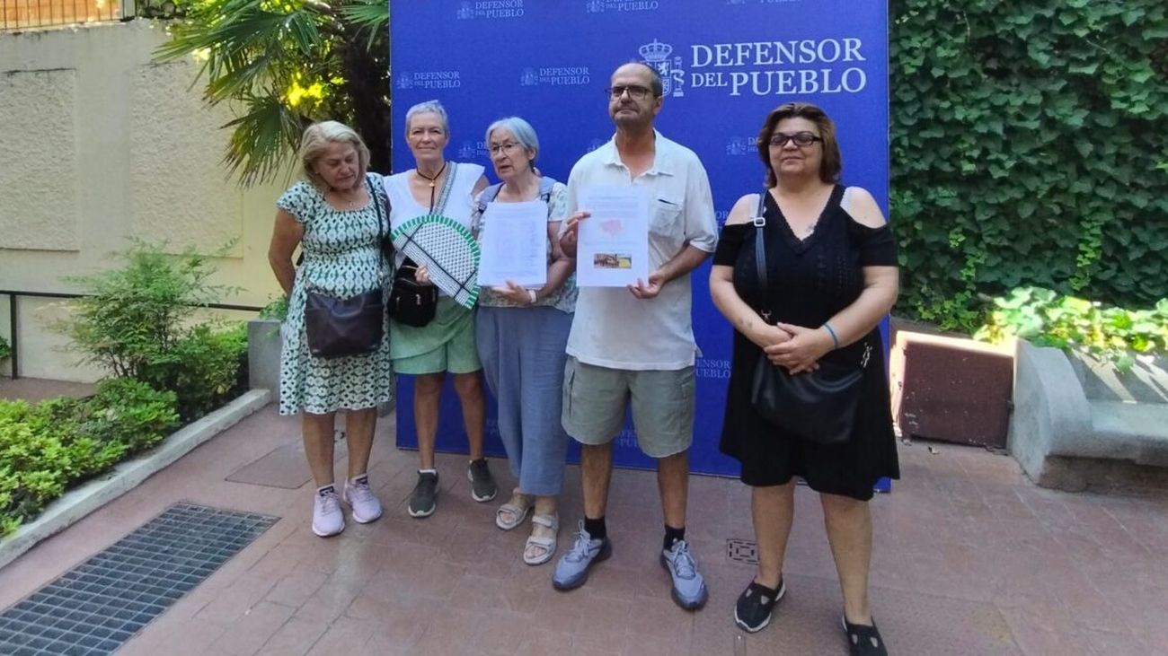 Vecinos de San Blas-Canillejas en la sede del Defensor del Pueblo