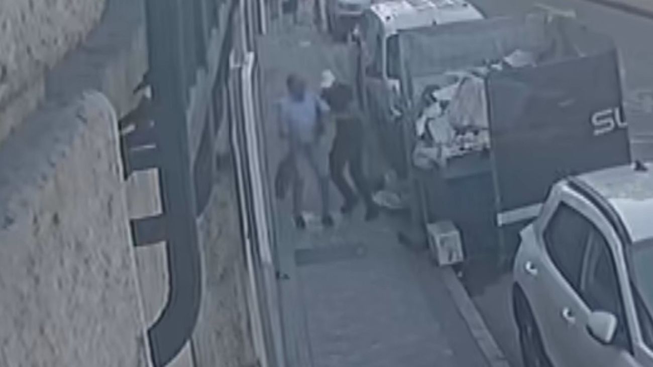 Detenidos dos hombres por robar de forma violenta a un anciano en el barrio de Salamanca